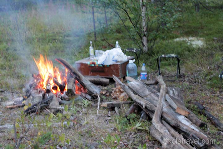 Рыбалка с лодки на озере Умбозеро и (или) на лесных озерах и реках (в зависимости, где лучше будет клев), методом троллинг. Ловятся кумжа, палия, голец, хариус, окунь, щука...