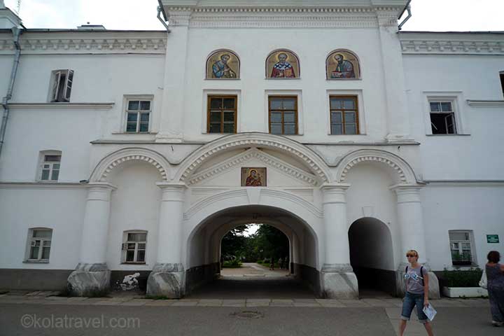 malye korely arkhangelsk city excursion dvina river bank museum russia